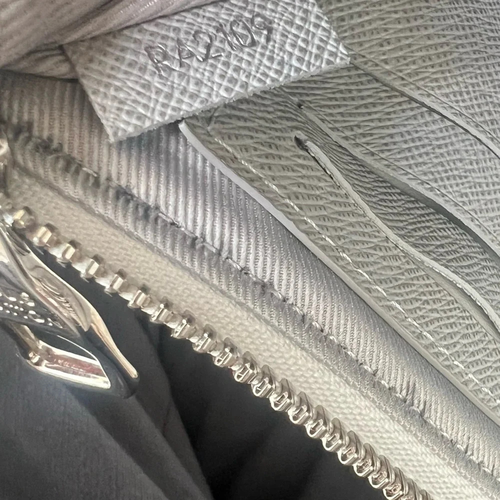 Louis Vuitton White Monogram Antarctica Zip Pouch O-Case Clutch - Picture 2 of 9